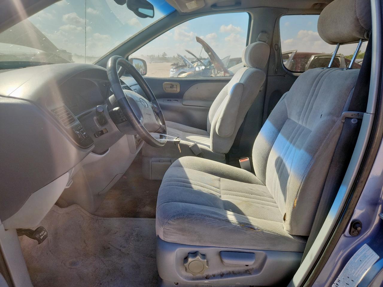 2000 Toyota Sienna Ce VIN: 4T3ZF19C0YU203387 Lot: 82248975