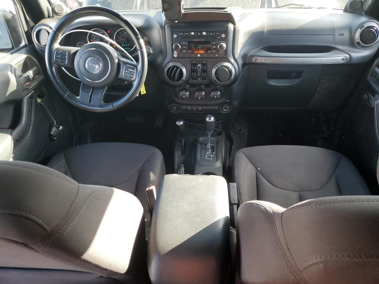 2014 Jeep Wrangler Unlimited Sport VIN: 1C4BJWDG4EL310058 Lot: 82154455