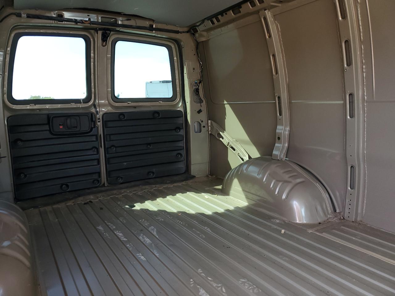 2006 Chevrolet Express G2500 VIN: 1GCGG25V461165496 Lot: 84552425