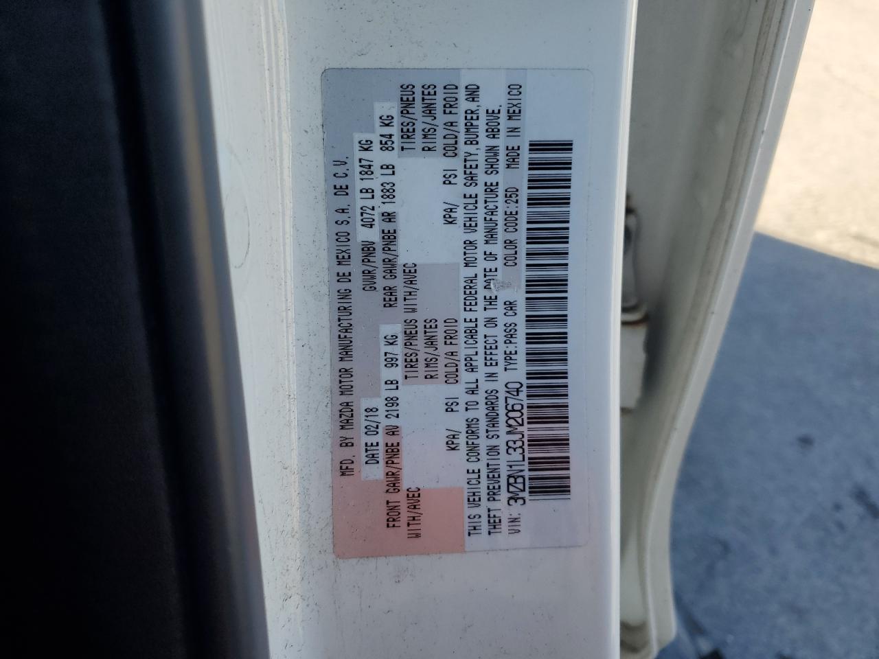 2018 Mazda 3 Touring VIN: 3MZBN1L33JM206740 Lot: 82460955
