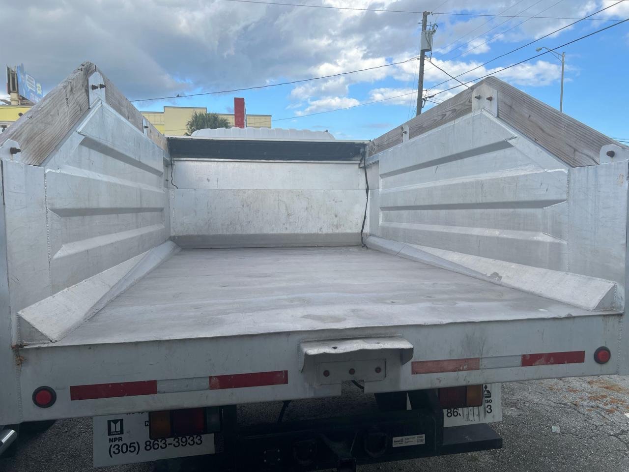 2002 Isu Frr - Construction Trucks Bucket Truck VIN: JALF5C13127700575 Lot: 87120295