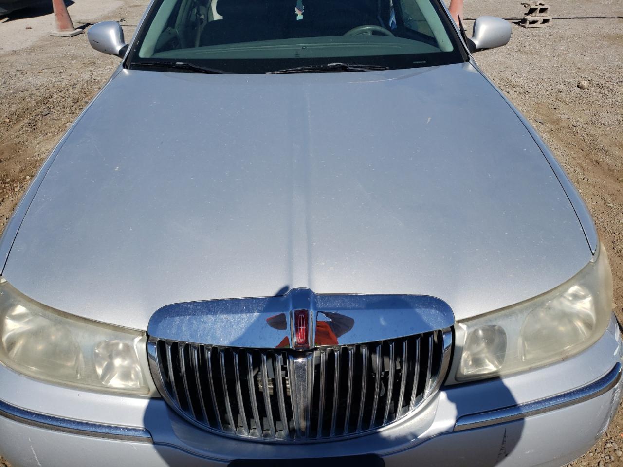 1999 Lincoln Town Car S VIN: 1LNHM82W6XY696202 Lot: 87439665