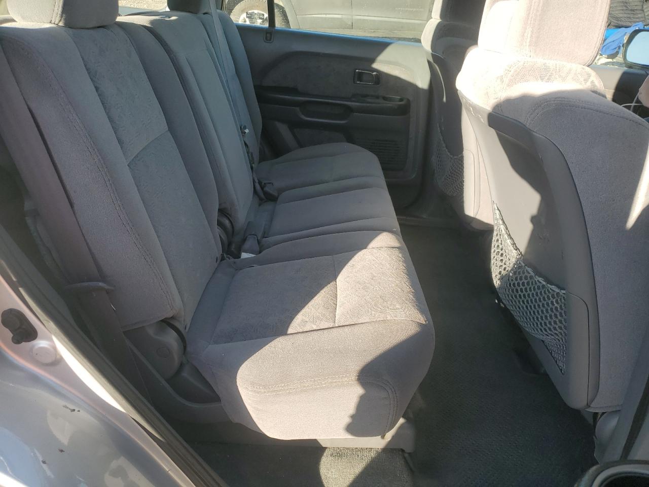 2005 Honda Pilot Lx VIN: 2HKYF18155H523819 Lot: 90652155