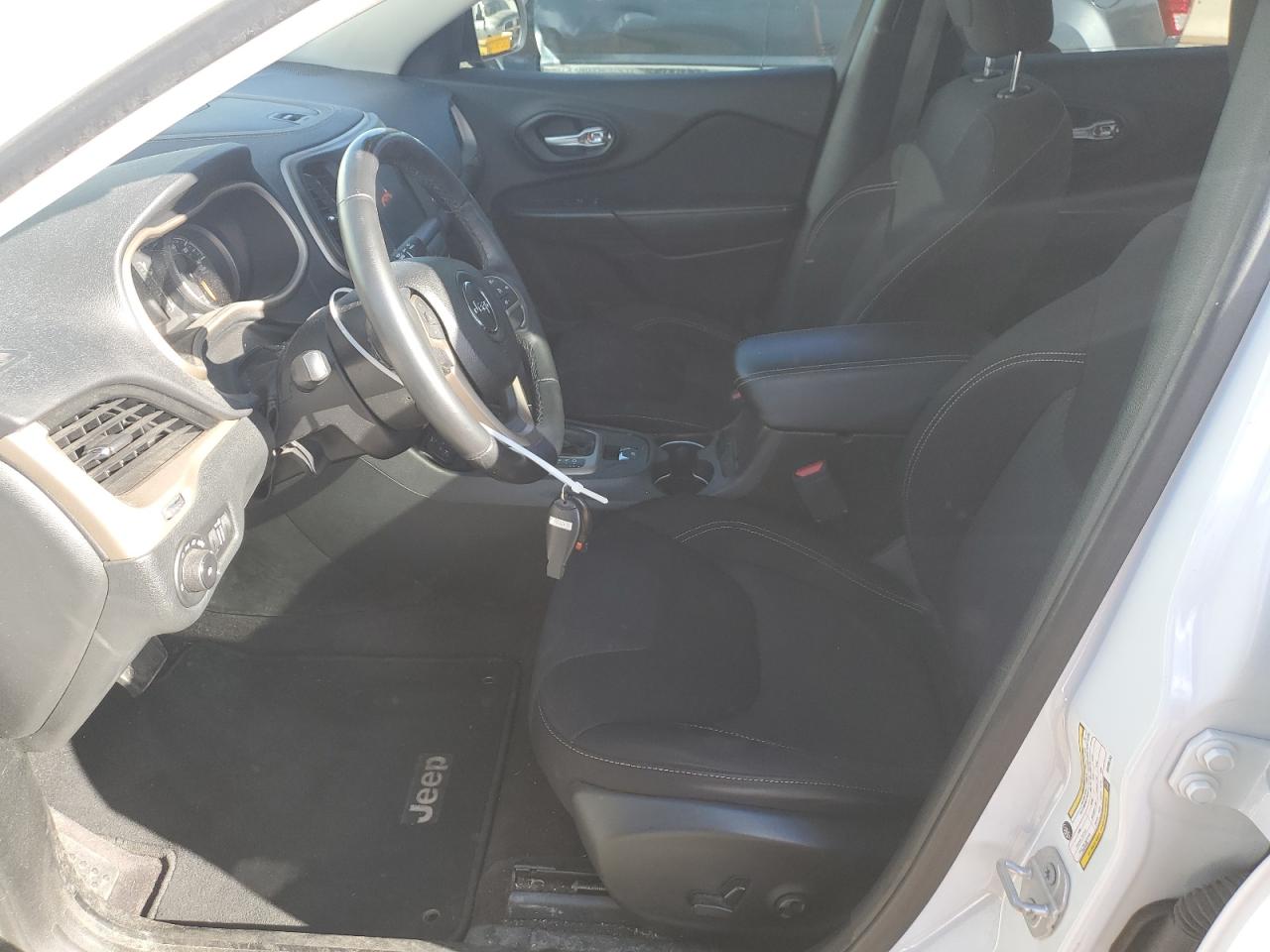 2016 Jeep Cherokee Latitude VIN: 1C4PJLCB8GW356133 Lot: 68397765