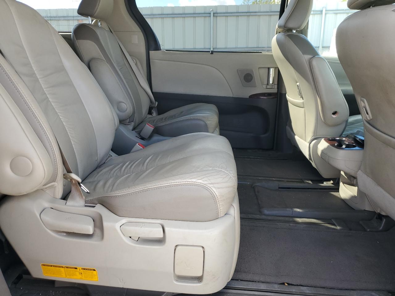 2011 Toyota Sienna Xle VIN: 5TDYK3DC0BS092391 Lot: 85557835