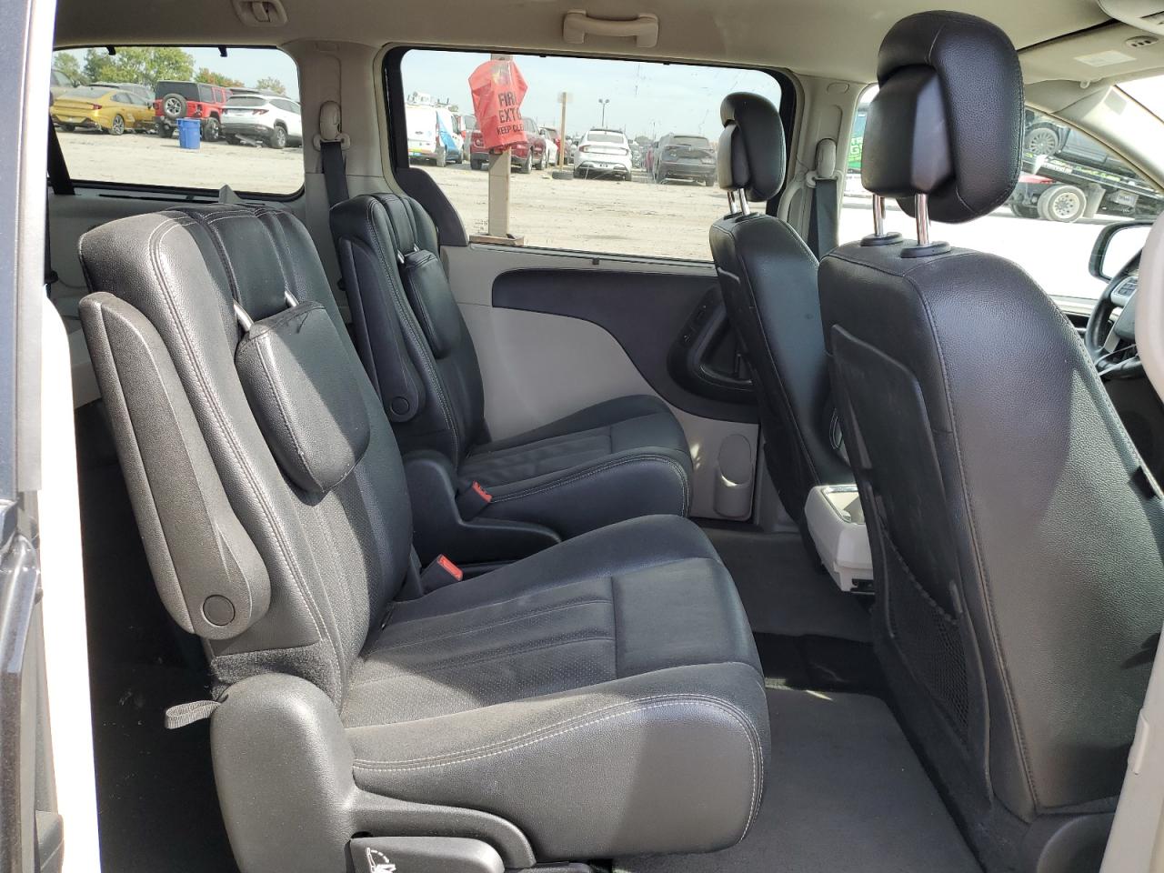 2015 Chrysler Town & Country Touring L VIN: 2C4RC1CG4FR716590 Lot: 82001275