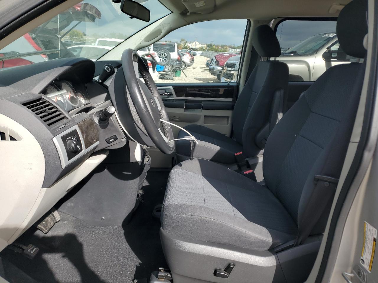 2010 Dodge Grand Caravan Sxt VIN: 2D4RN5D10AR261437 Lot: 87382835
