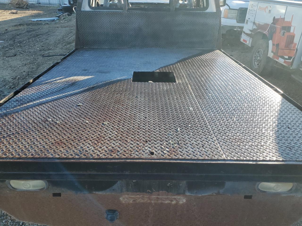 1994 Ford F350 Super Duty Flatbed Truck VIN: 1FTHF36F8RNB82402 Lot: 90617075