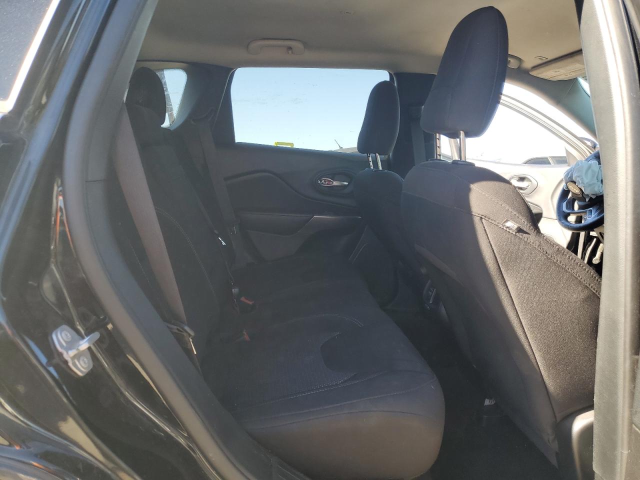 2019 Jeep Cherokee Latitude VIN: 1C4PJLCBXKD247421 Lot: 85394805