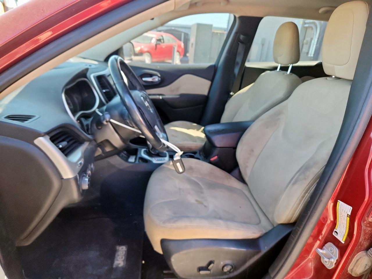 2015 Jeep Cherokee Latitude VIN: 1C4PJLCB8FW535609 Lot: 90733795