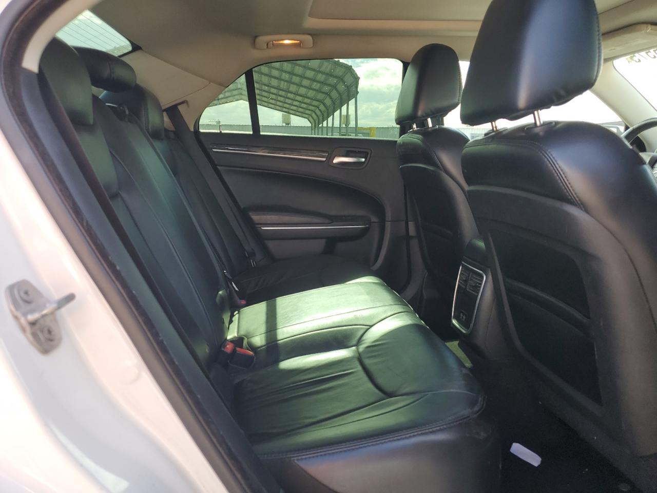 2015 Chrysler 300 Limited VIN: 2C3CCAAG2FH931372 Lot: 89565575