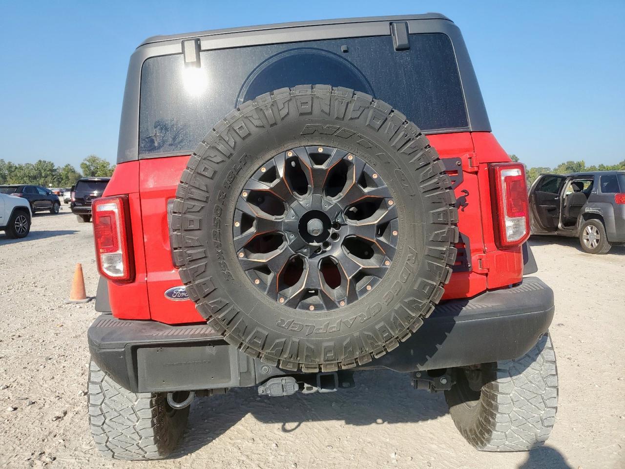 2022 Ford Bronco Base VIN: 1FMEE5BP8NLB46923 Lot: 84615635