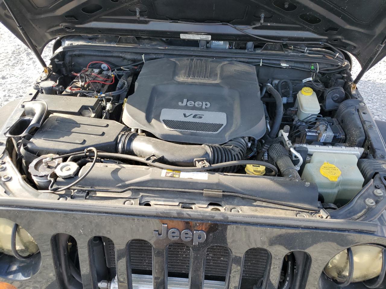 2013 Jeep Wrangler Unlimited Sport VIN: 1C4BJWDG8DL648741 Lot: 82347935