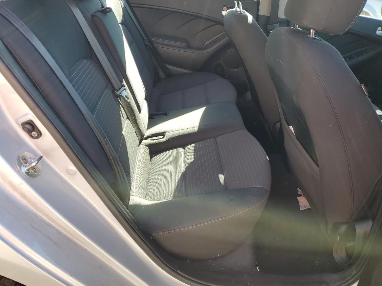 2018 Kia Forte Lx VIN: 3KPFL4A71JE223984 Lot: 86883585