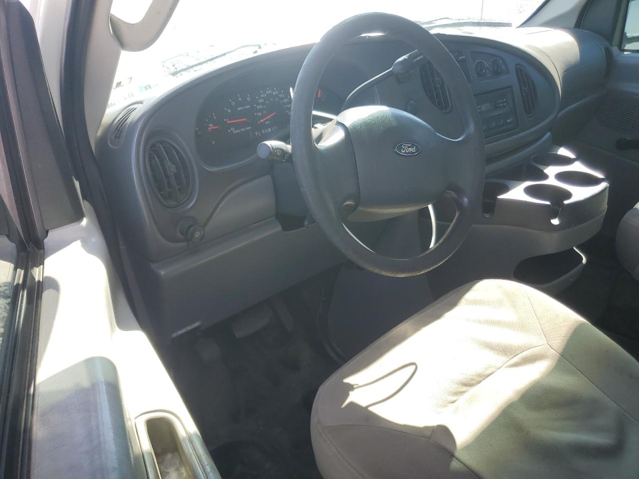 2006 Ford E450 Utility / Service Van VIN: 1FDXE45P86HA51331 Lot: 89667695
