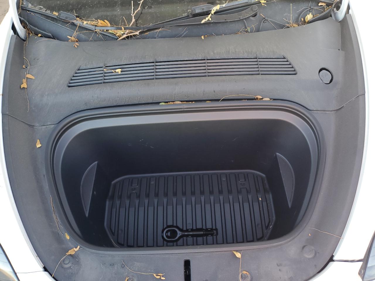 2023 Tesla Model Y VIN: 7SAYGDEF7PF738413 Lot: 90852405