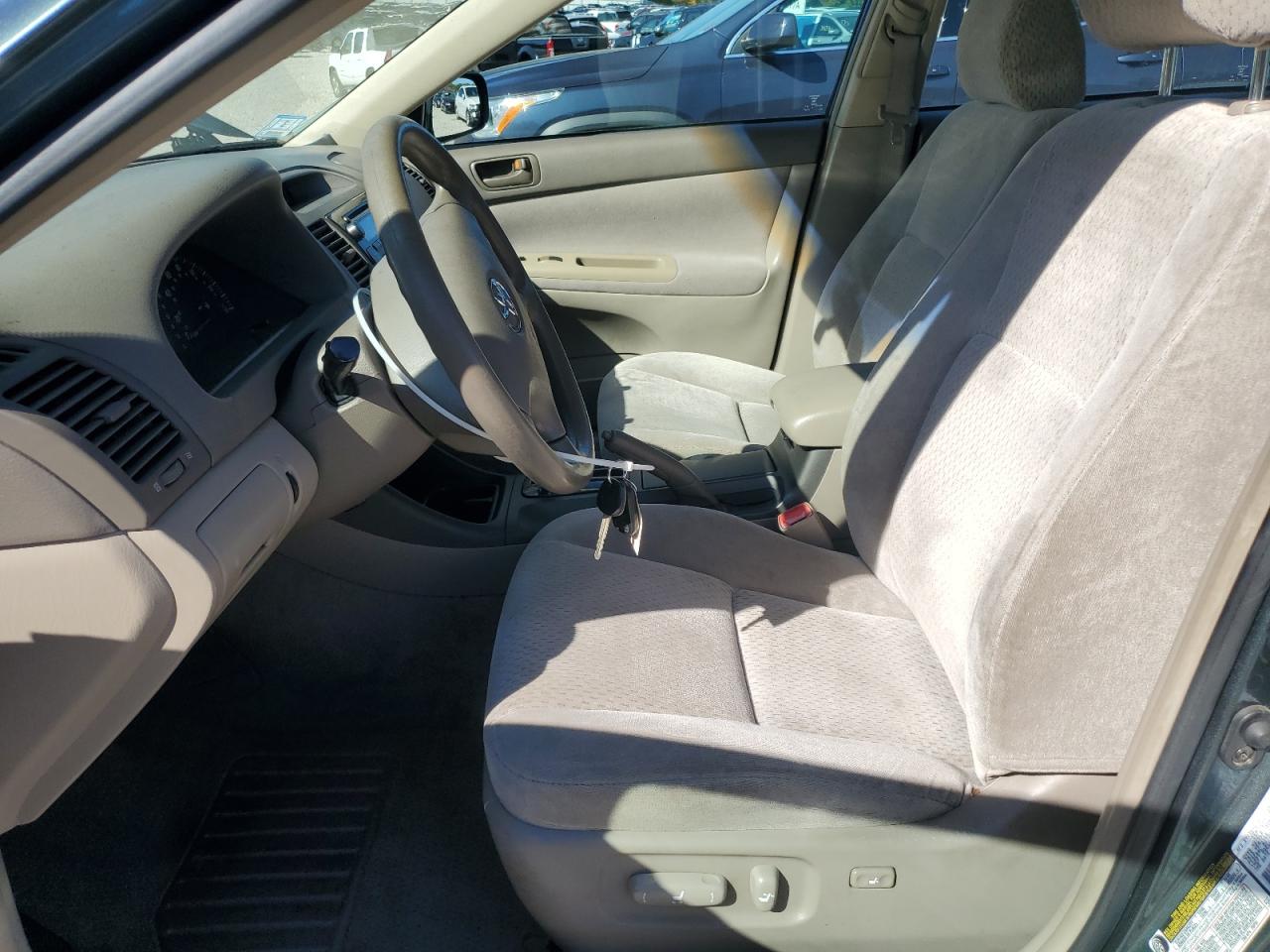 2004 Toyota Camry Le VIN: 4T1BF32K54U064570 Lot: 84811775