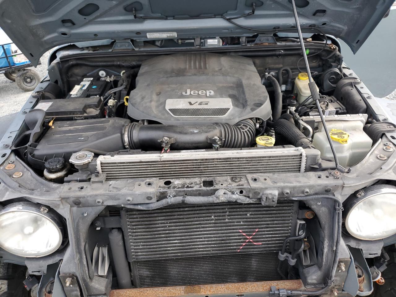 2014 Jeep Wrangler Unlimited Sport VIN: 1C4BJWDGXEL250187 Lot: 86255405