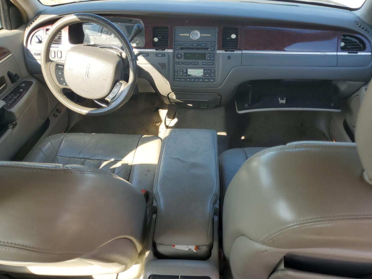 2005 Lincoln Town Car Signature VIN: 1LNHM81W25Y672400 Lot: 82003035