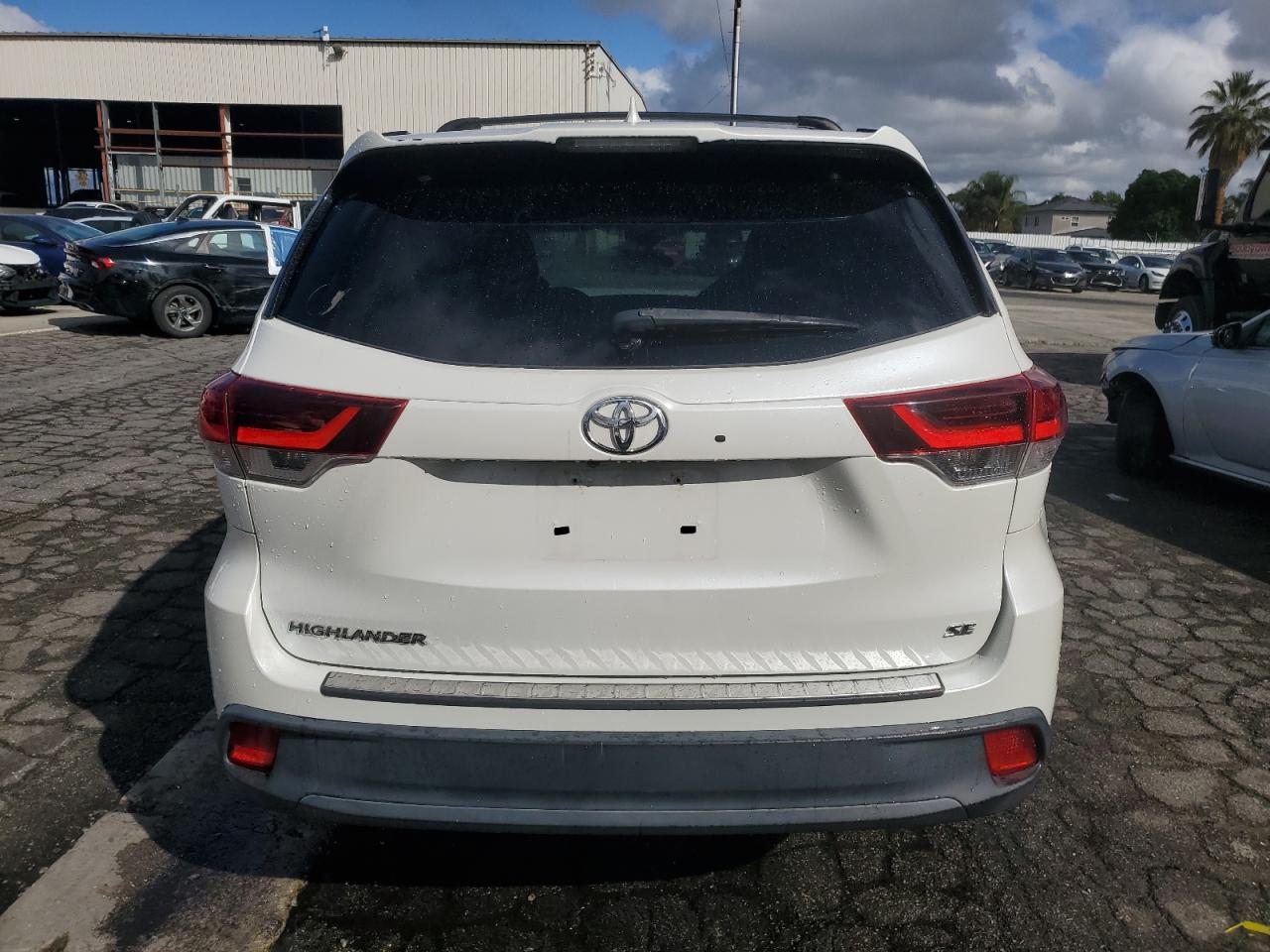 2019 Toyota Highlander Se VIN: 5TDKZRFH8KS340626 Lot: 71811575