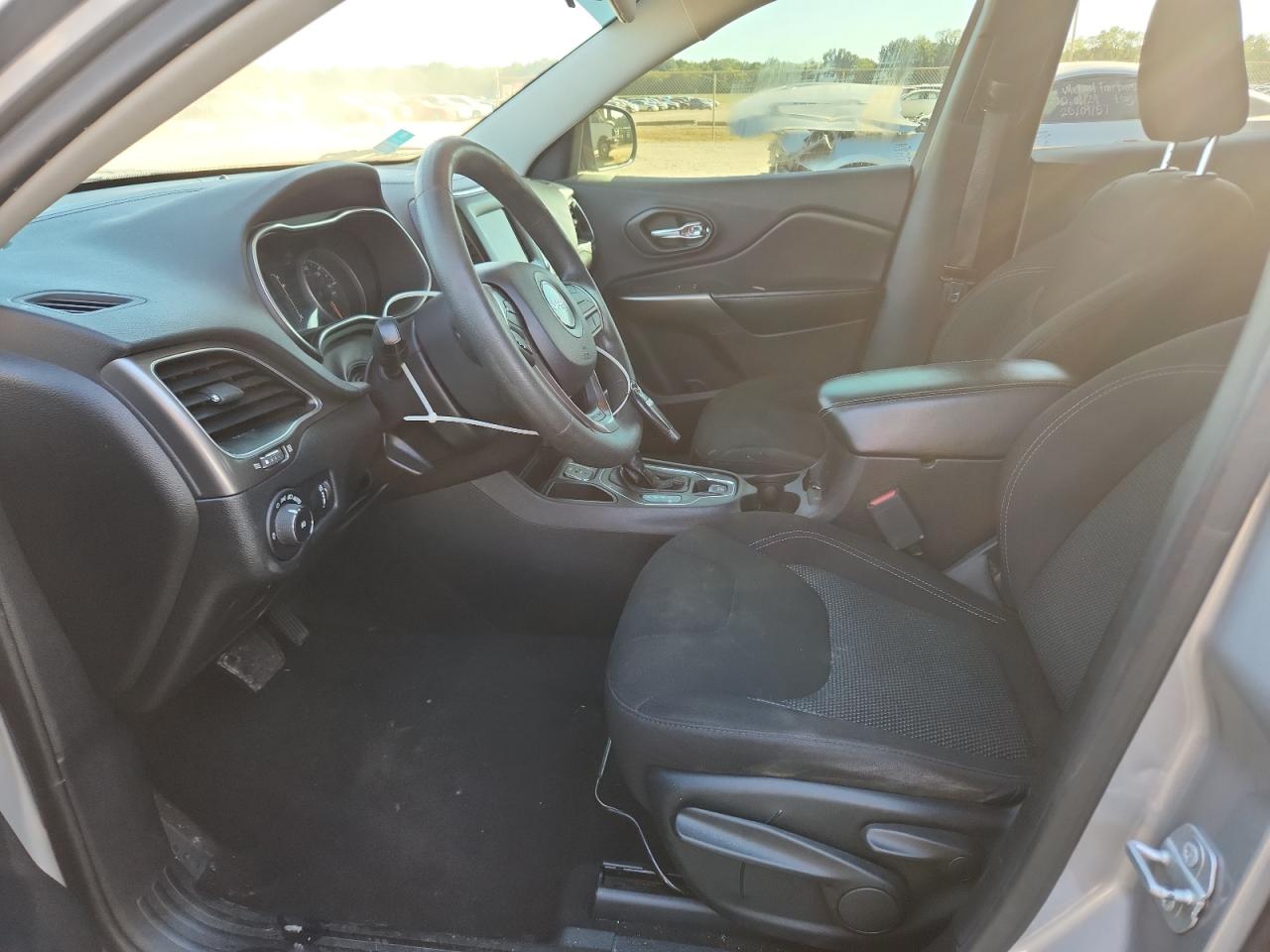 2019 Jeep Cherokee Latitude VIN: 1C4PJLCB8KD358565 Lot: 86164555