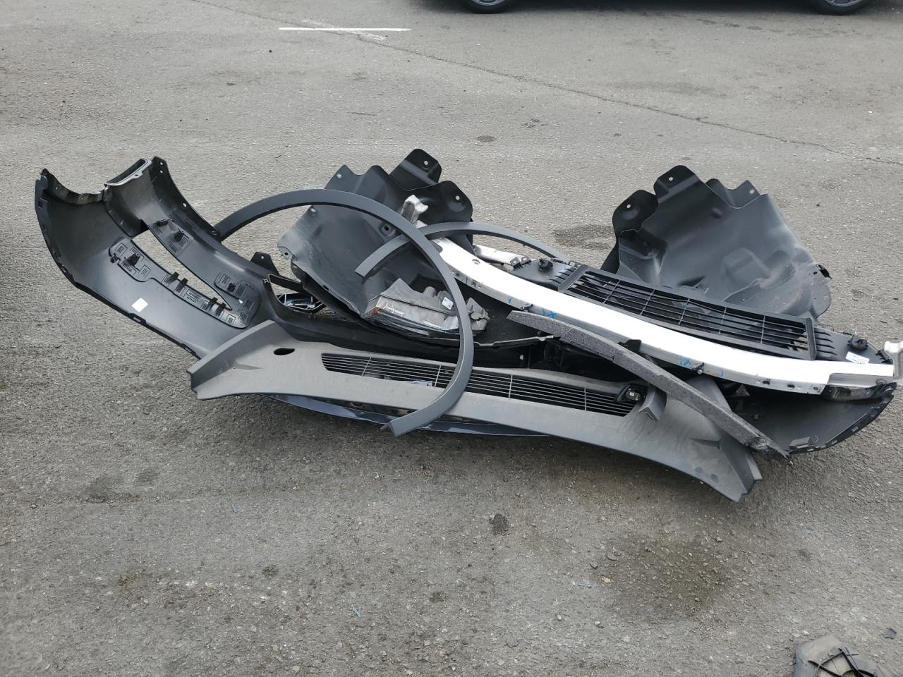 2024 Tesla Model Y VIN: 7SAYGDEE4RA216054 Lot: 84733775