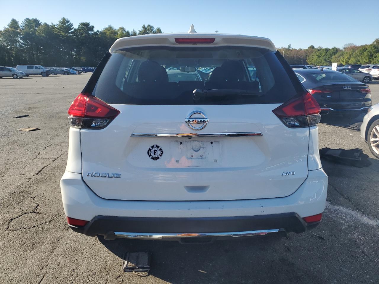 2017 Nissan Rogue S VIN: KNMAT2MV8HP615136 Lot: 85669225