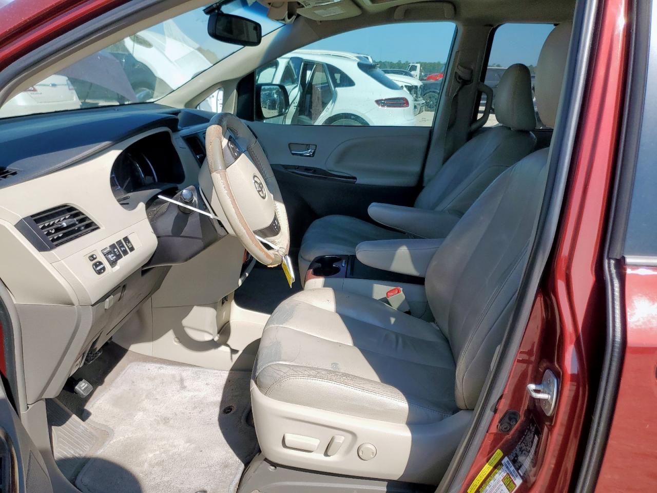 2014 Toyota Sienna Xle VIN: 5TDYK3DC1ES468830 Lot: 85565925