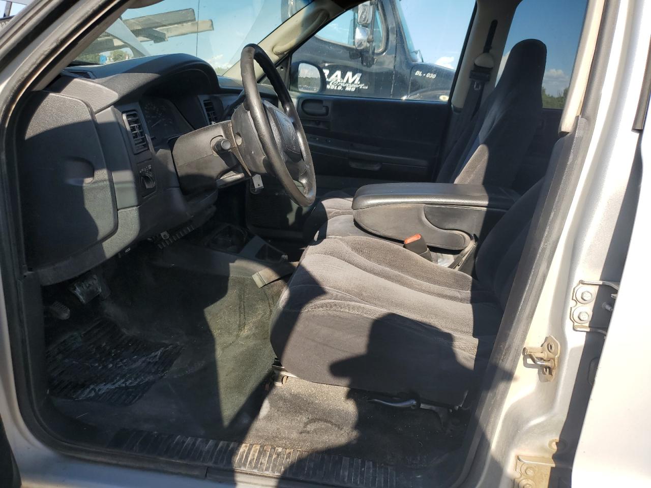 2004 Dodge Dakota Quad Sport VIN: 1D7HL38K94S555725 Lot: 85185285