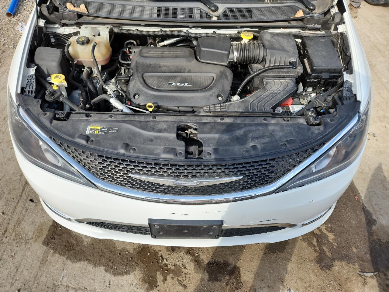 2017 Chrysler Pacifica Touring L VIN: 2C4RC1BG6HR675948 Lot: 82770705