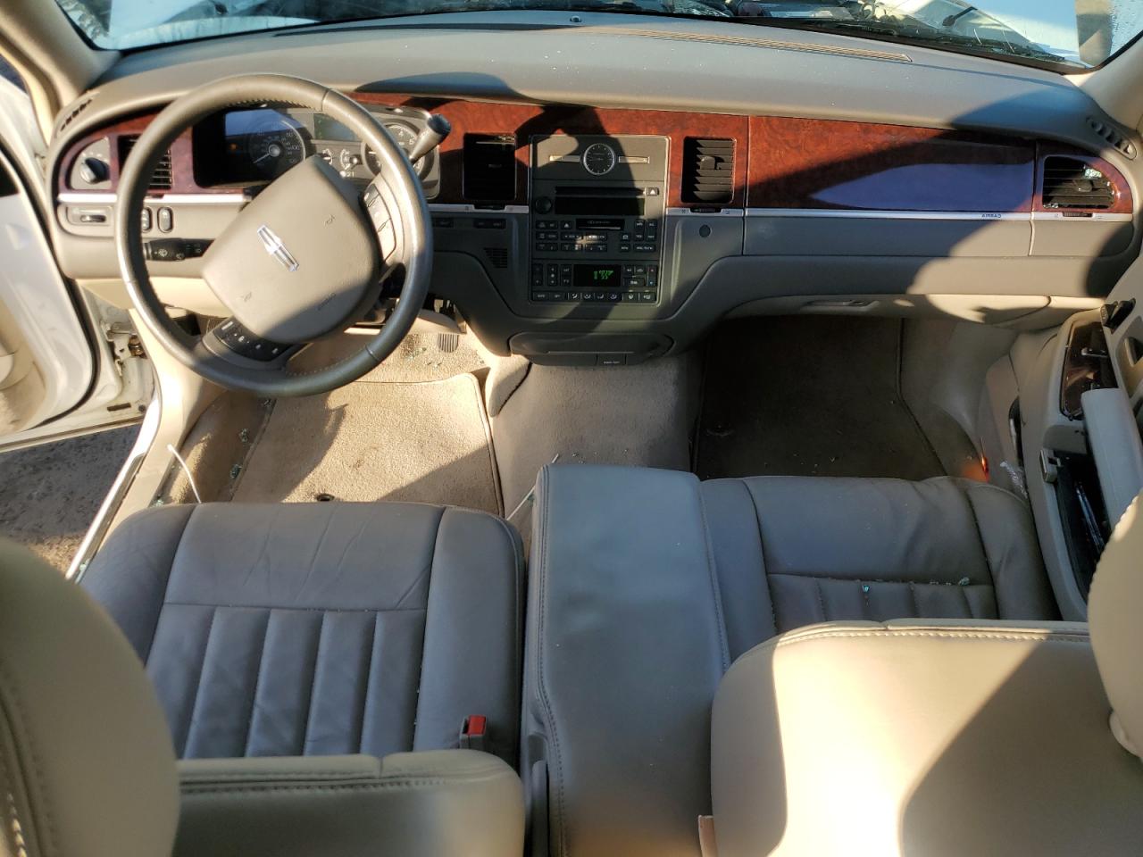 2006 Lincoln Town Car Signature VIN: 1LNHM81V16Y623567 Lot: 85897695