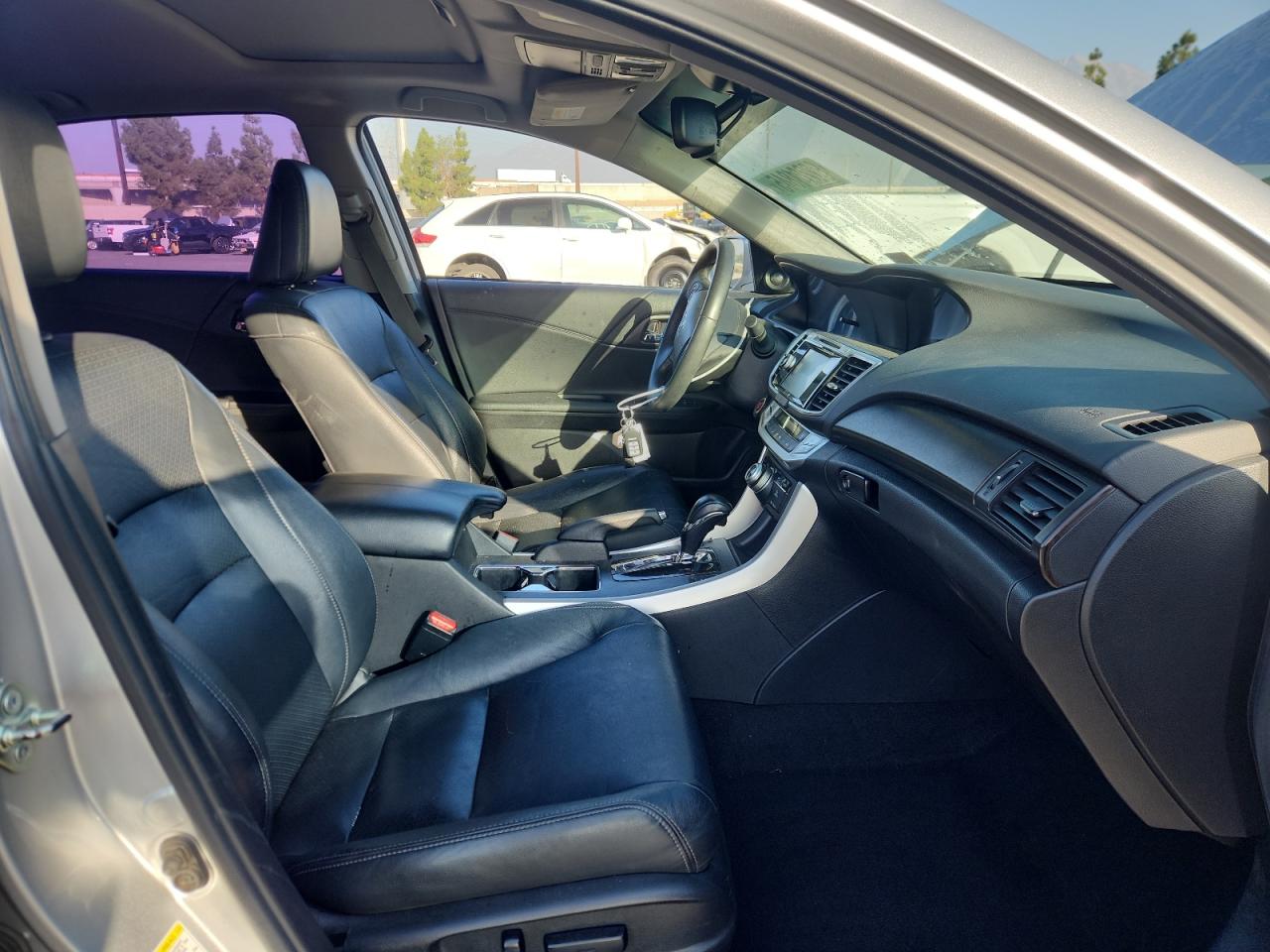 2015 Honda Accord Exl VIN: 1HGCR3F87FA028982 Lot: 82261845