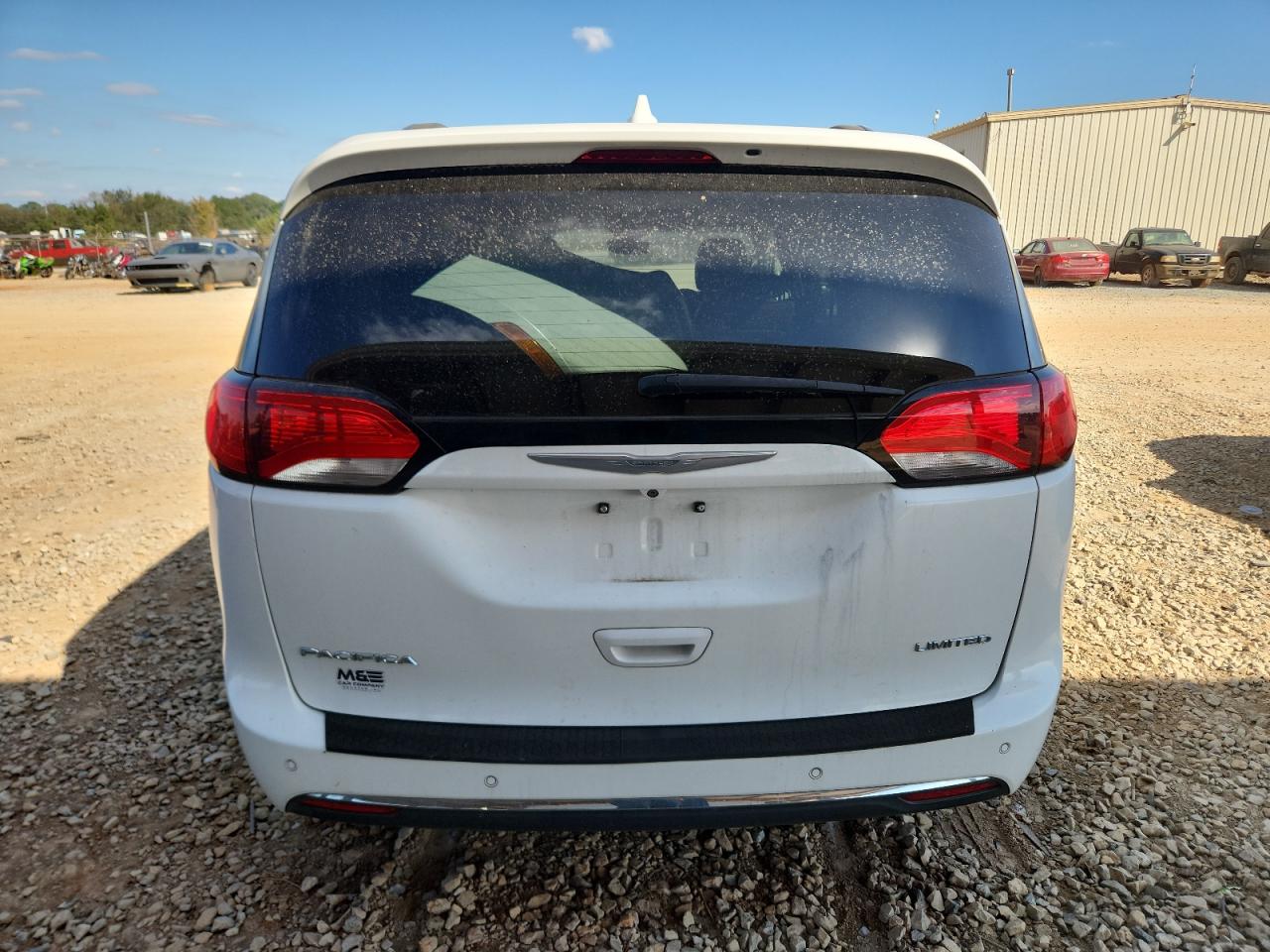 2017 Chrysler Pacifica Limited VIN: 2C4RC1GG8HR533626 Lot: 82415725