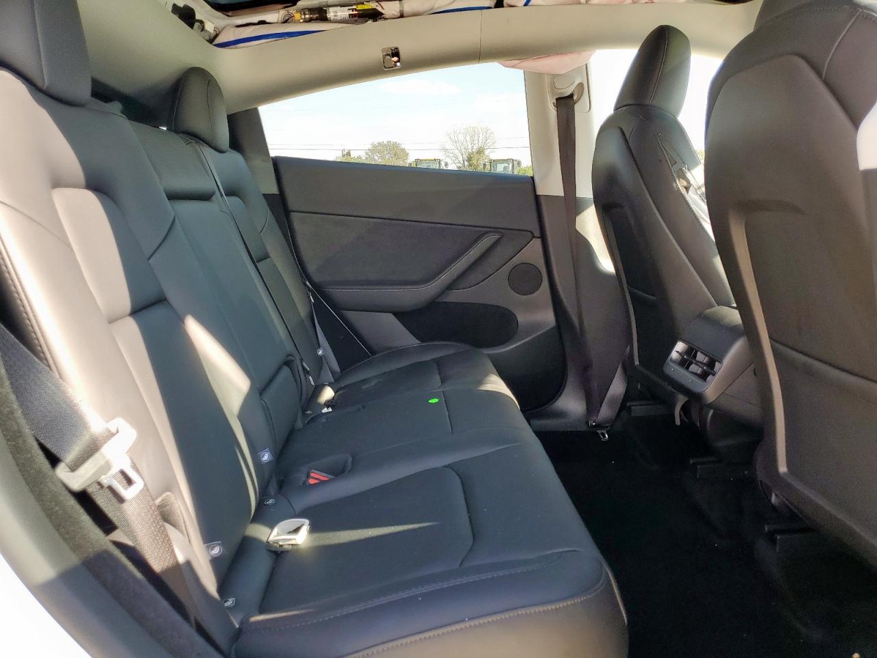 2024 Tesla Model Y VIN: 7SAYGDEE5RF210654 Lot: 84984795