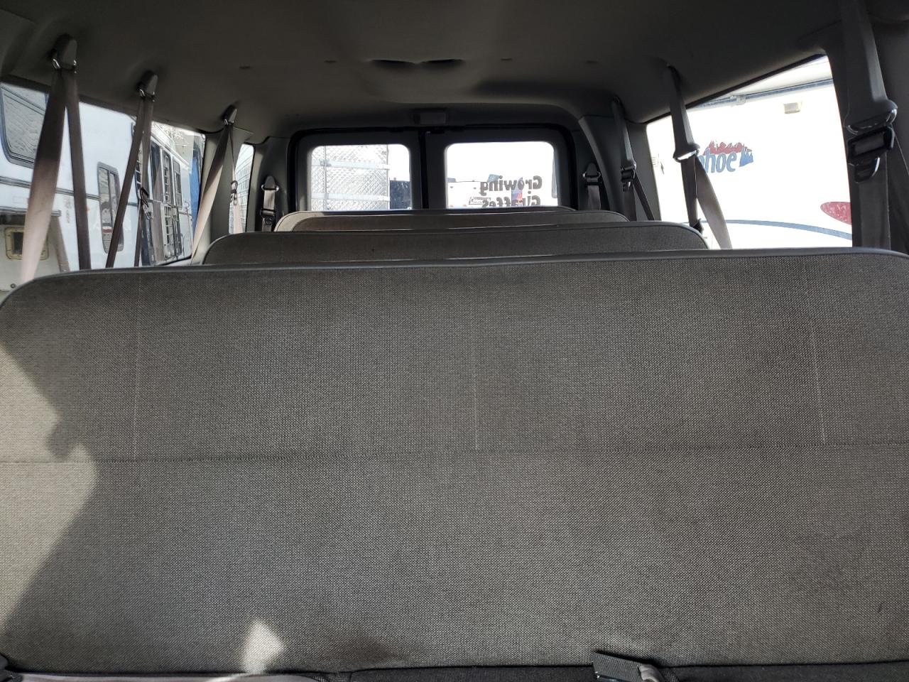 1999 Ford Econoline E350 Super Duty Wagon VIN: 1FBSS31L4XHA18496 Lot: 90064585