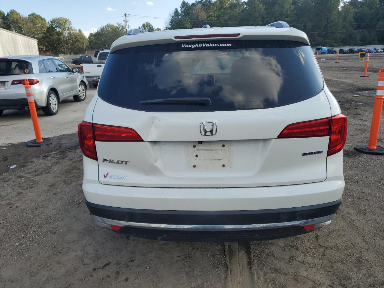 2018 Honda Pilot Touring VIN: 5FNYF5H93JB003463 Lot: 82285385