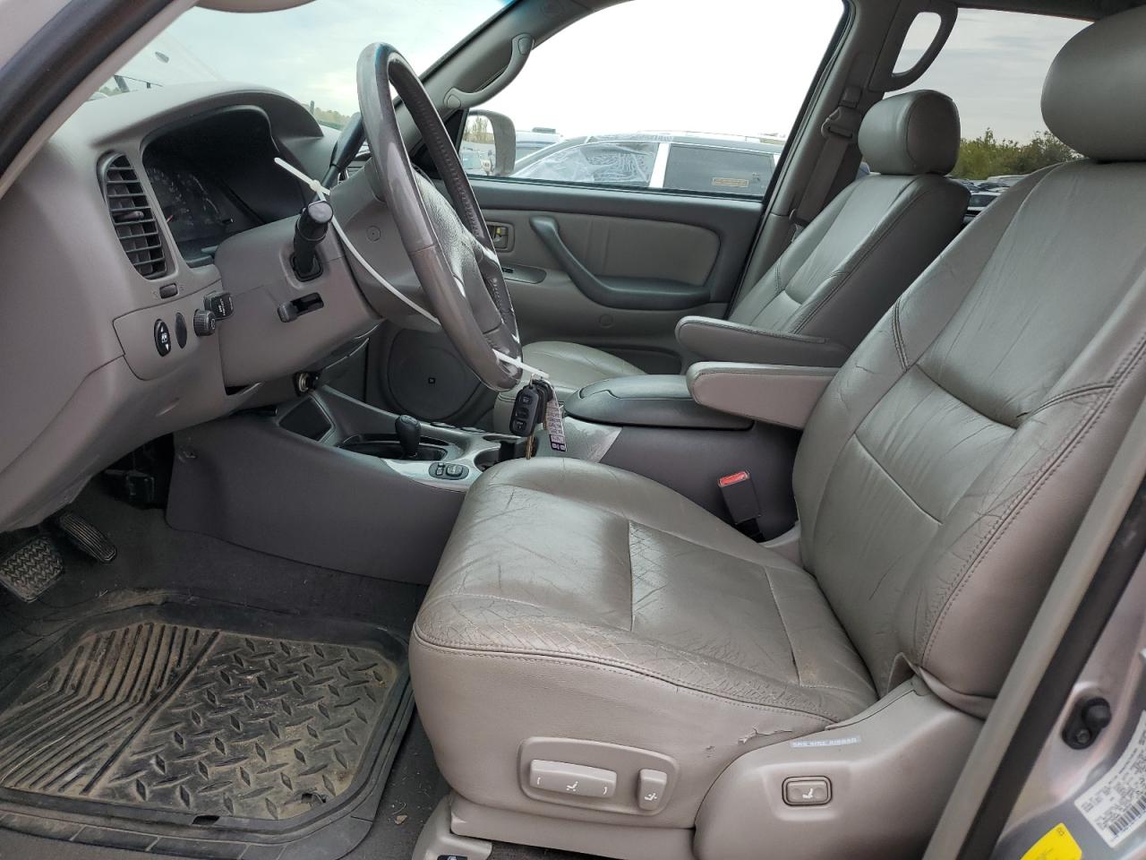 2001 Toyota Sequoia Limited VIN: 5TDBT48A21S042995 Lot: 82759345