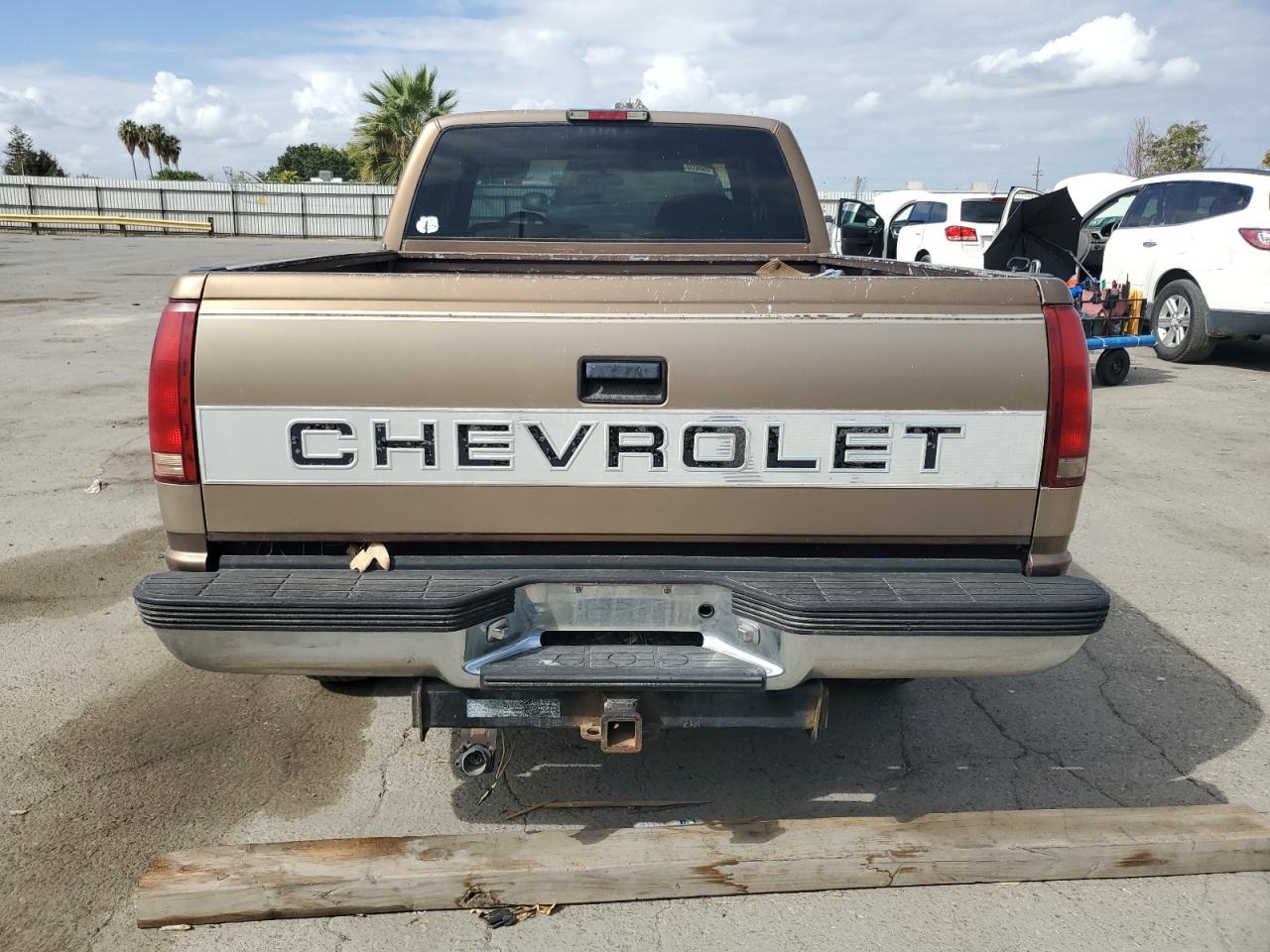 1994 Chevrolet Gmt-400 C2500 VIN: 2GCFC29K0R1271692 Lot: 84900035