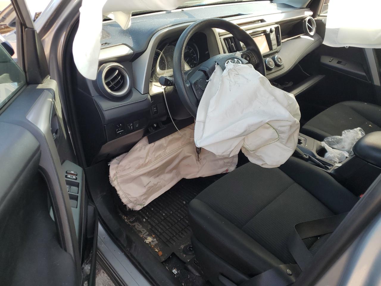 2018 Toyota Rav4 Le VIN: 2T3BFREV5JW855273 Lot: 81986085