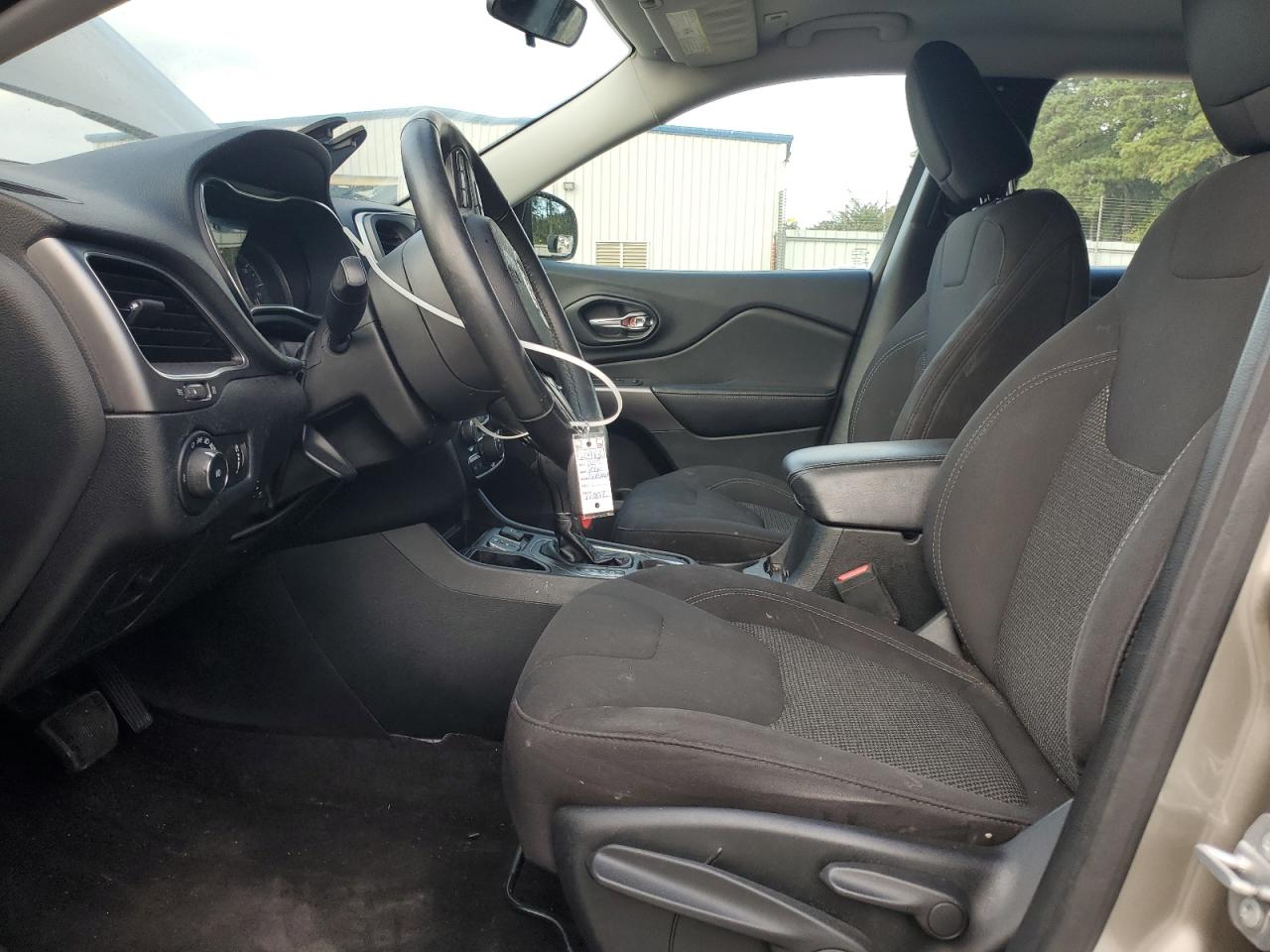 2019 Jeep Cherokee Latitude VIN: 1C4PJLCB2KD108819 Lot: 85826425