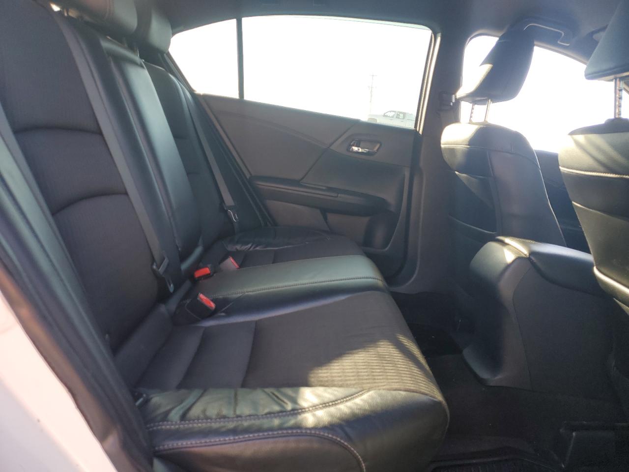 2016 Honda Accord VIN: 1HGCR2F52GA189662 Lot: 82330295