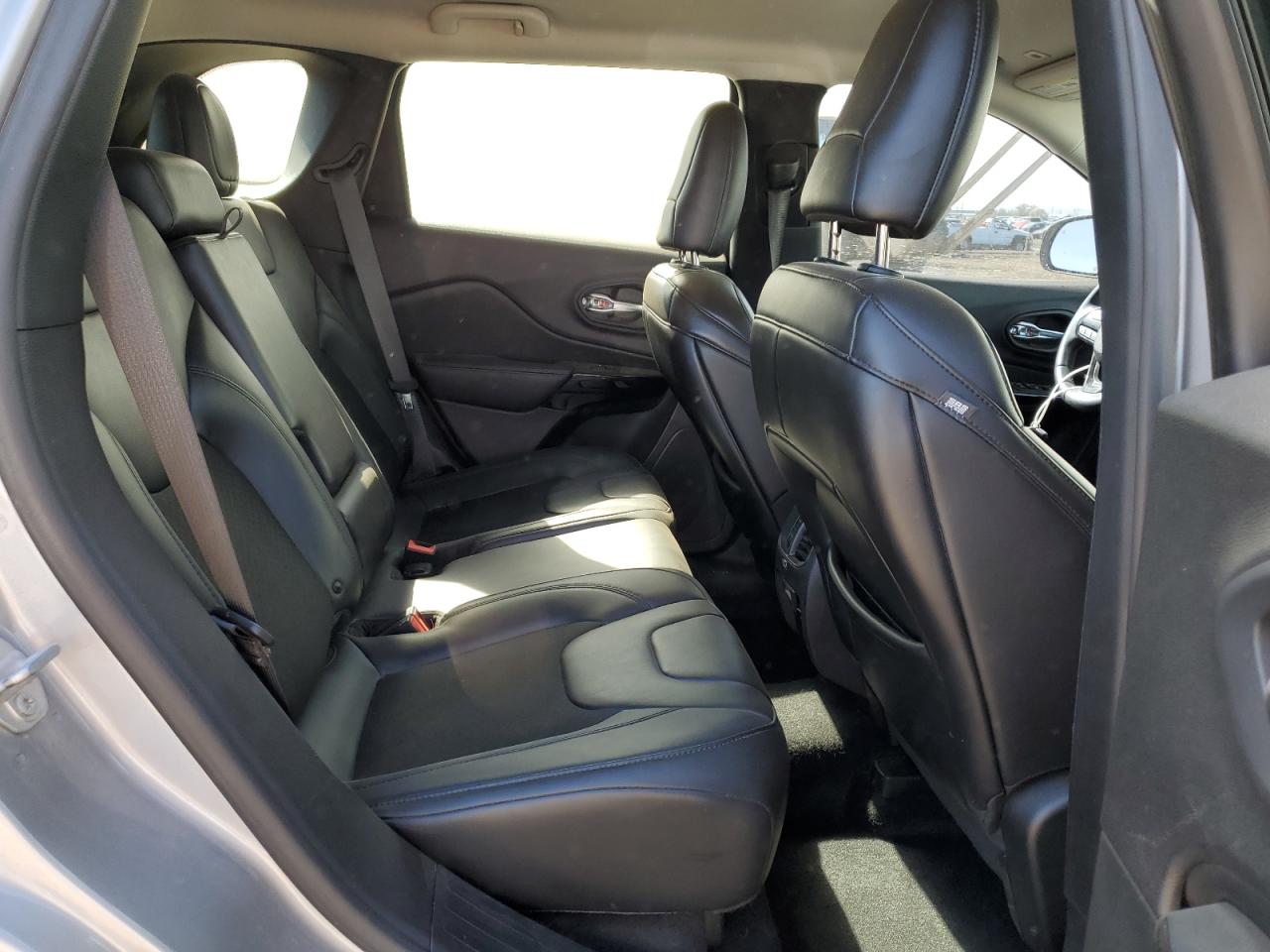 2019 Jeep Cherokee Latitude Plus VIN: 1C4PJMLX0KD421532 Lot: 82350035