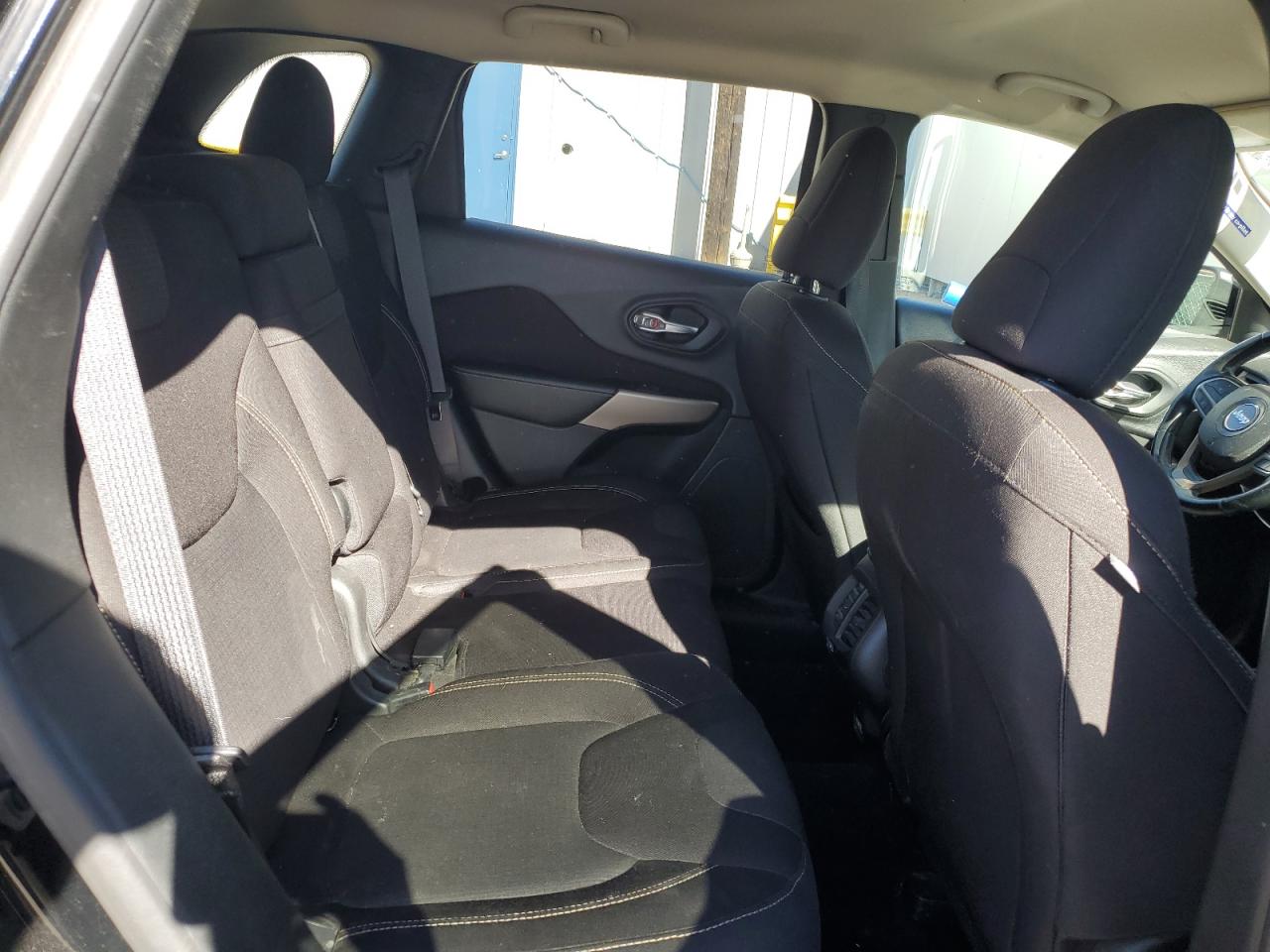 2017 Jeep Cherokee Latitude VIN: 1C4PJMCBXHD220542 Lot: 89563125