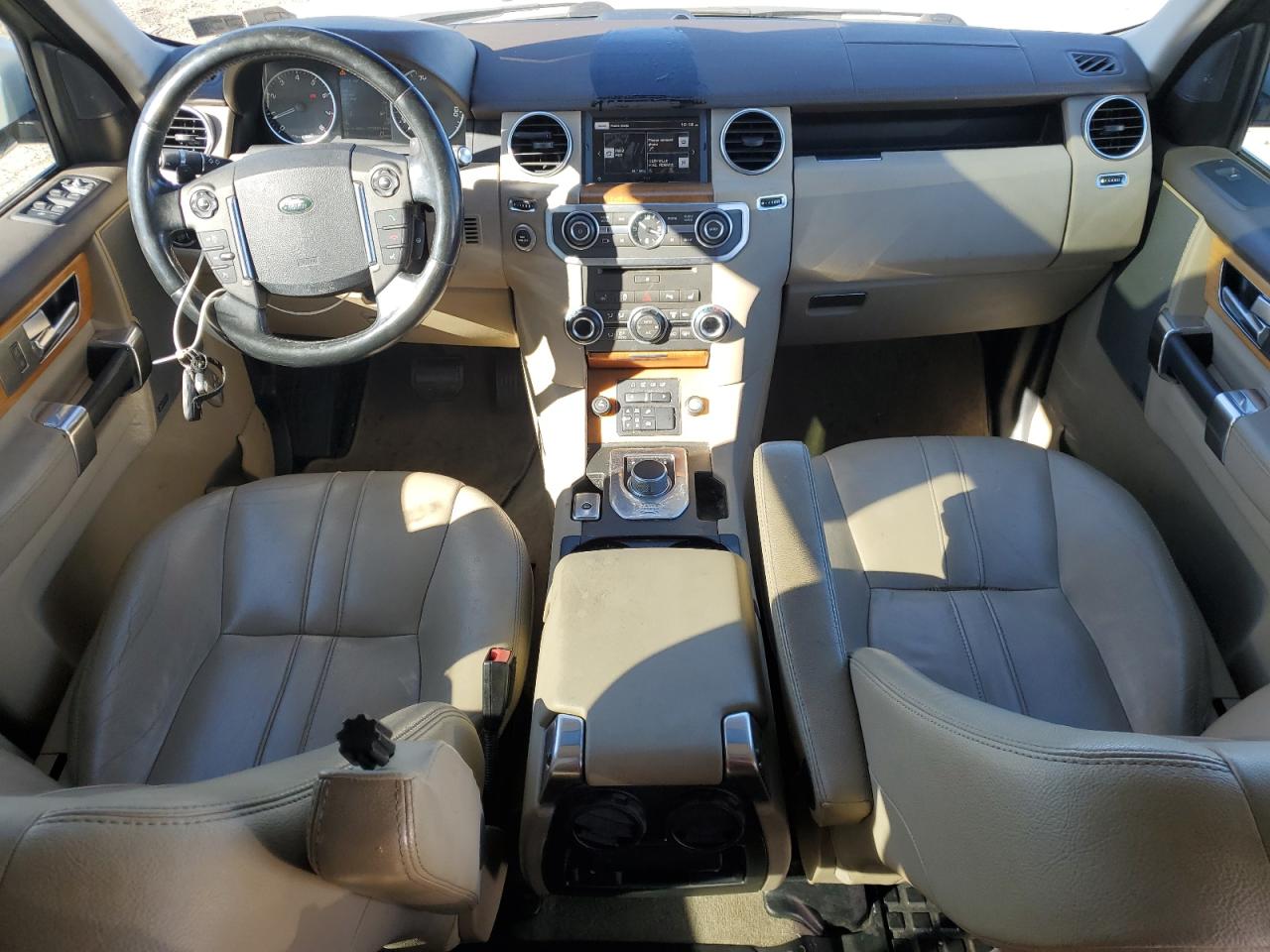 2016 Land Rover Lr4 Hse VIN: SALAG2V64GA792739 Lot: 82302175