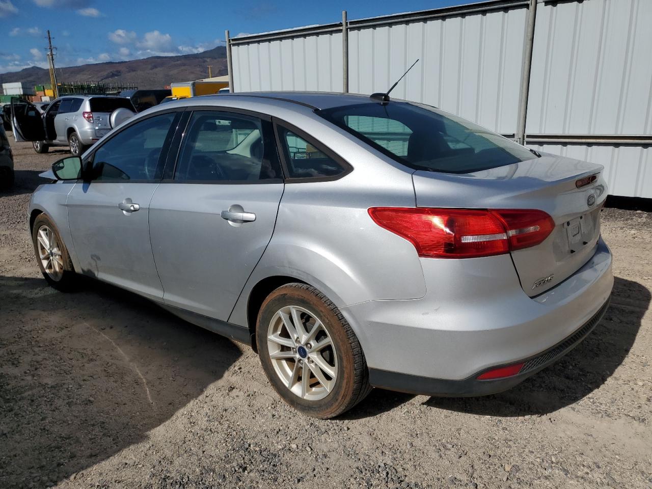 2018 Ford Focus Se silver null gas 1FADP3F27JL329095 photo #3