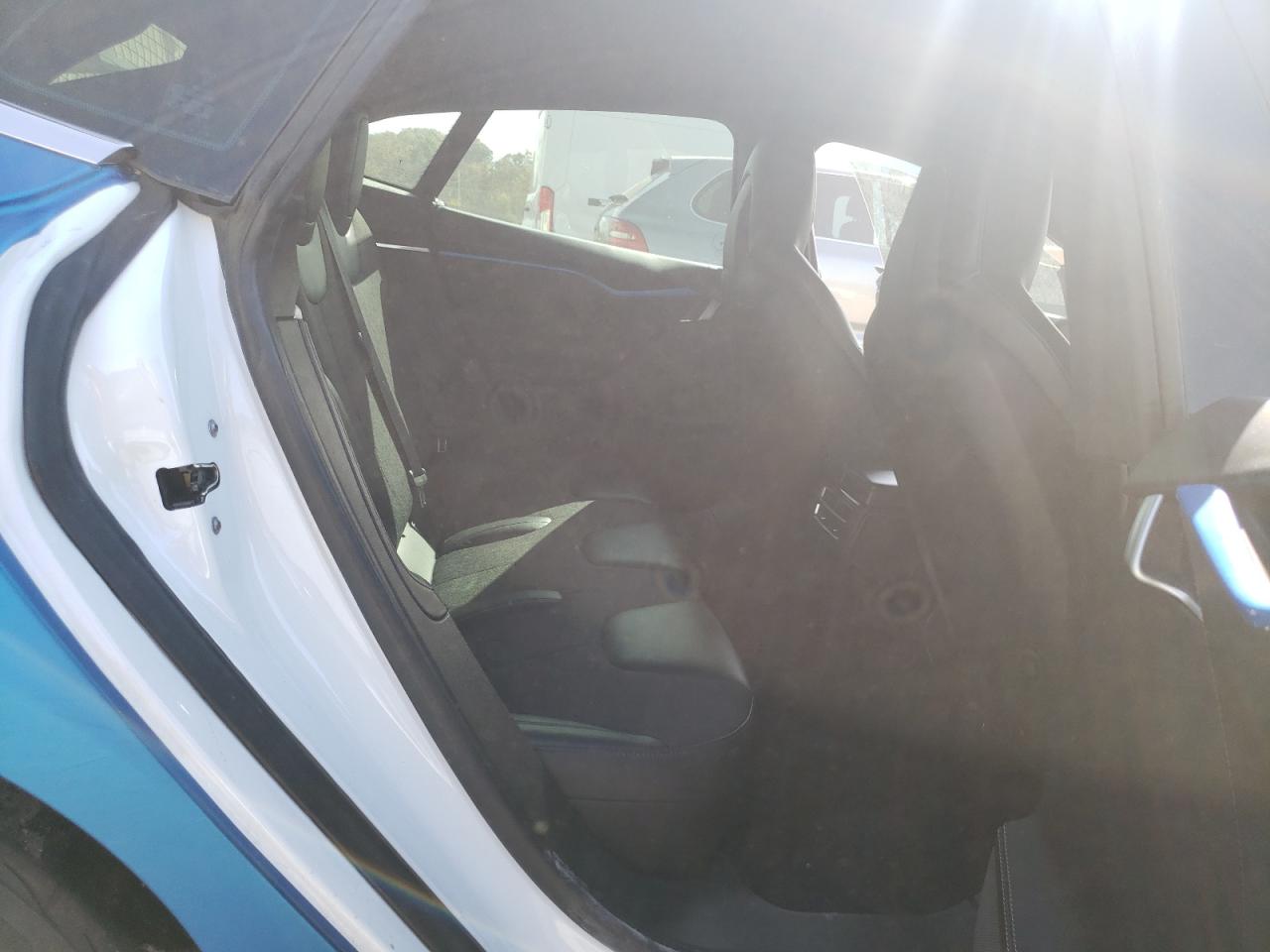 2015 Tesla Model S VIN: 5YJSA1E21FF118915 Lot: 85108965