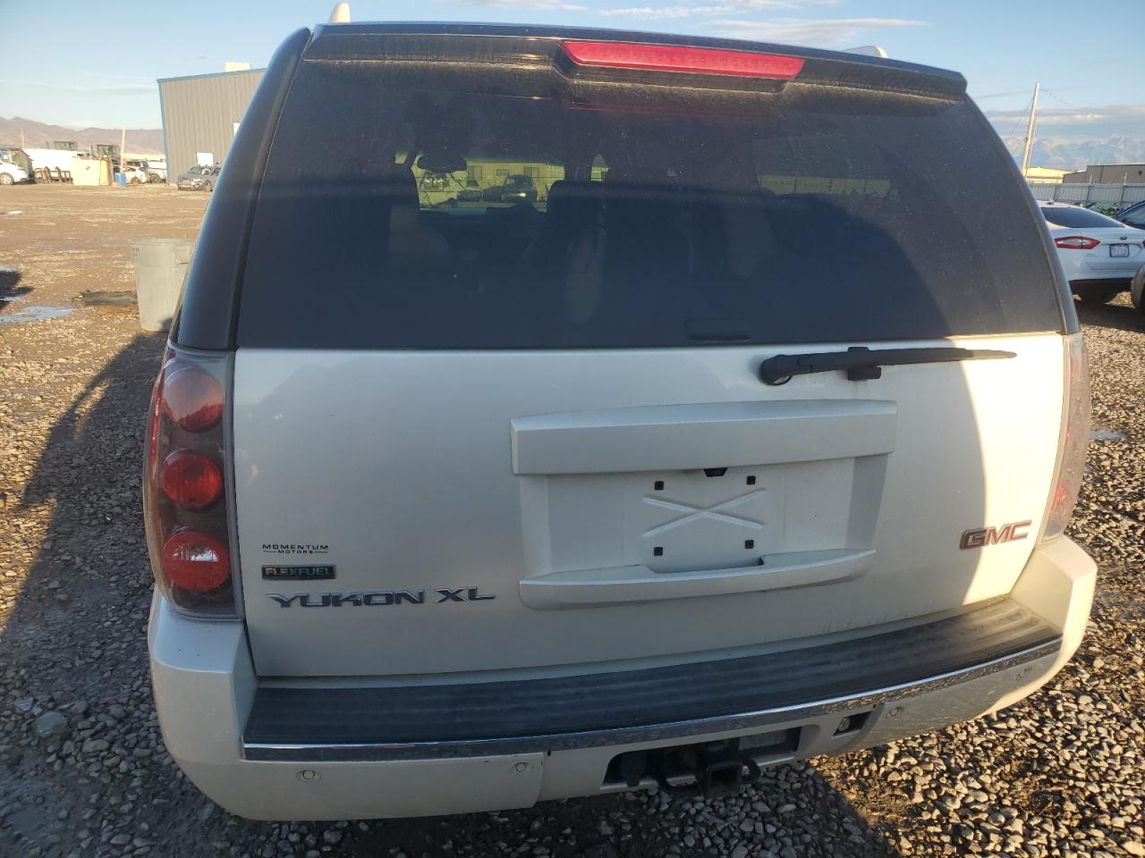 2011 GMC Yukon Xl Denali VIN: 1GKS2MEF3BR202292 Lot: 84066175