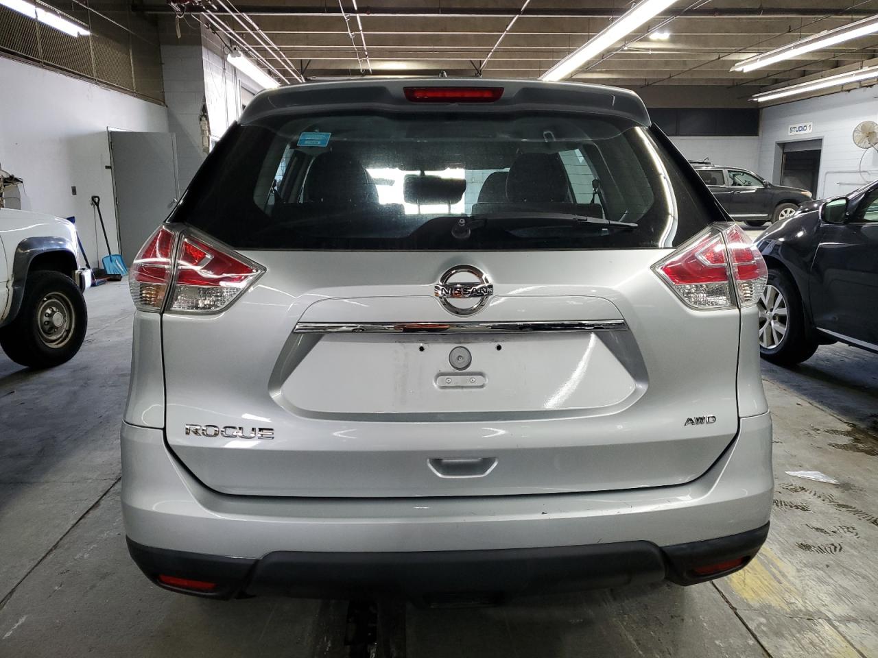 2015 Nissan Rogue S VIN: KNMAT2MV9FP586744 Lot: 82206135