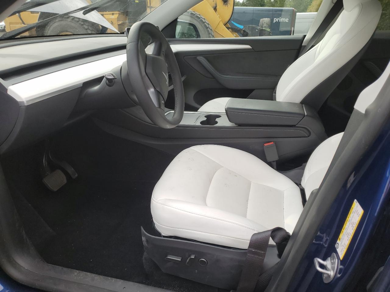 2024 Tesla Model Y VIN: 7SAYGAEE8RF985223 Lot: 86338735