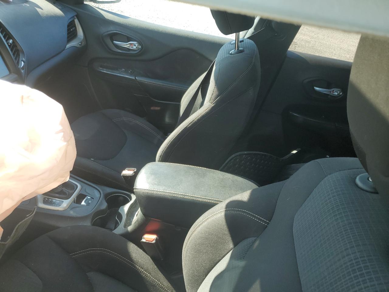 2016 Jeep Cherokee Latitude VIN: 1C4PJMCS2GW129980 Lot: 84653565